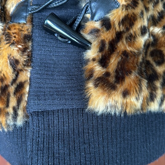 Vintage Forever 21 Faux Cheetah Leopard Fur Hoodie Vest - Picture 13 of 17